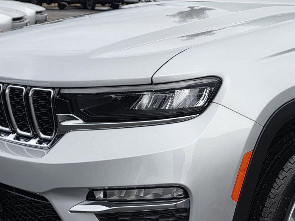 new 2025 Jeep Grand Cherokee car, priced at $45,900