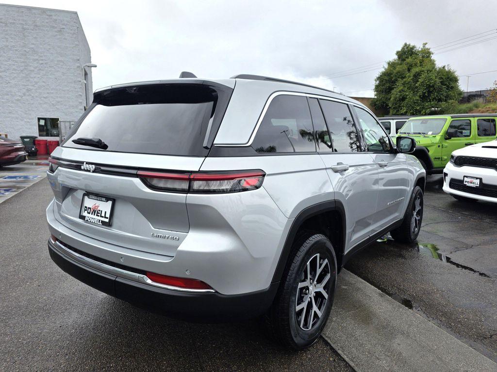 new 2025 Jeep Grand Cherokee car, priced at $45,900