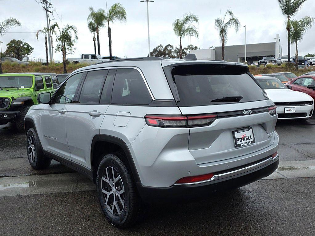 new 2025 Jeep Grand Cherokee car, priced at $45,900