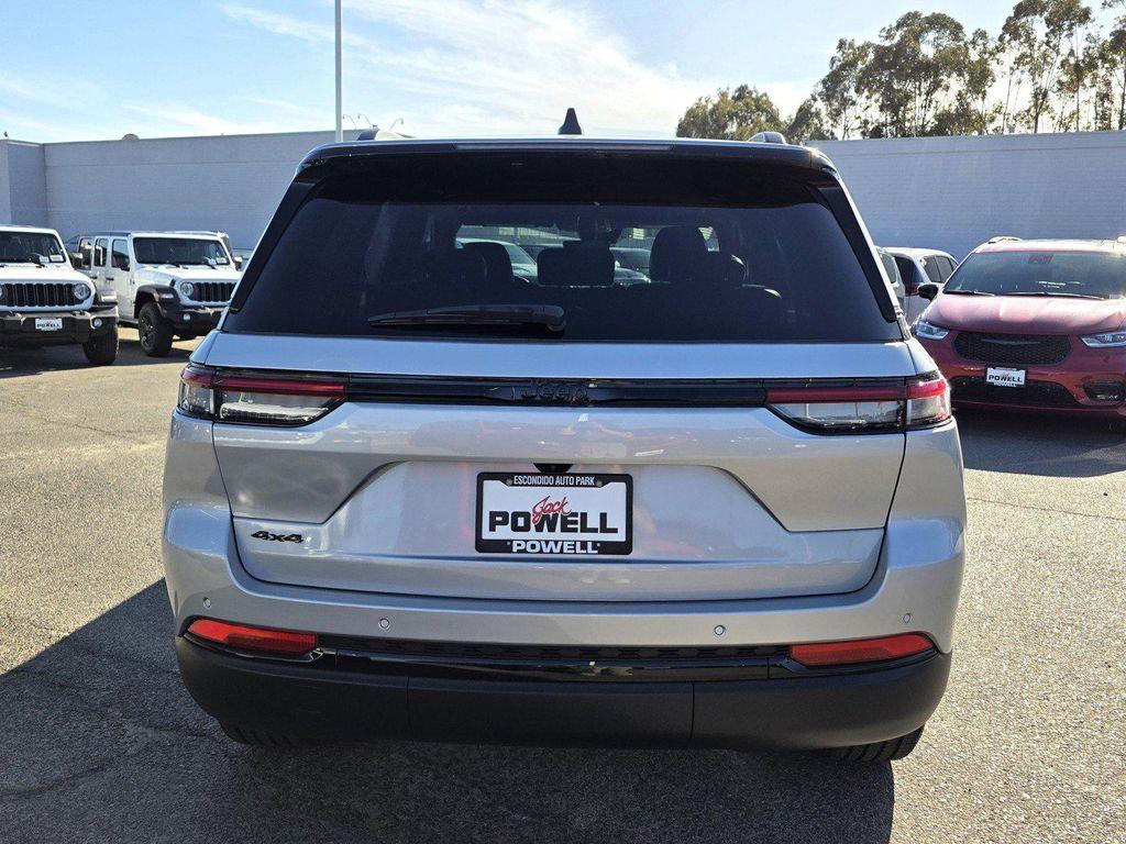 new 2025 Jeep Grand Cherokee car, priced at $37,900