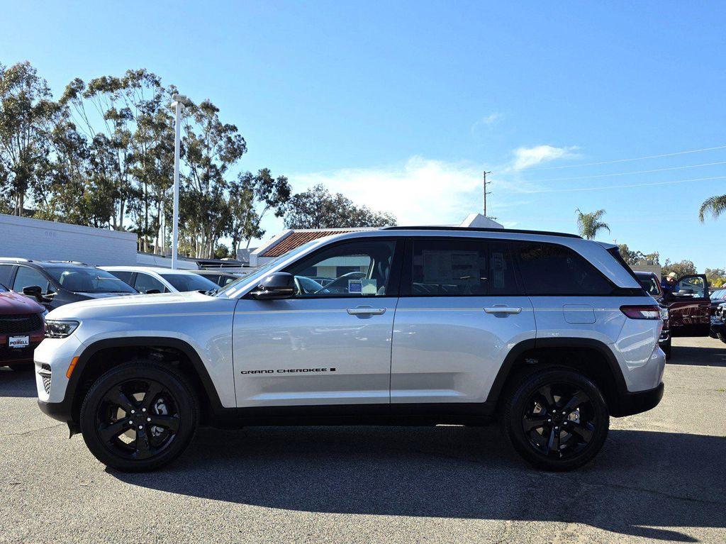 new 2025 Jeep Grand Cherokee car, priced at $37,900