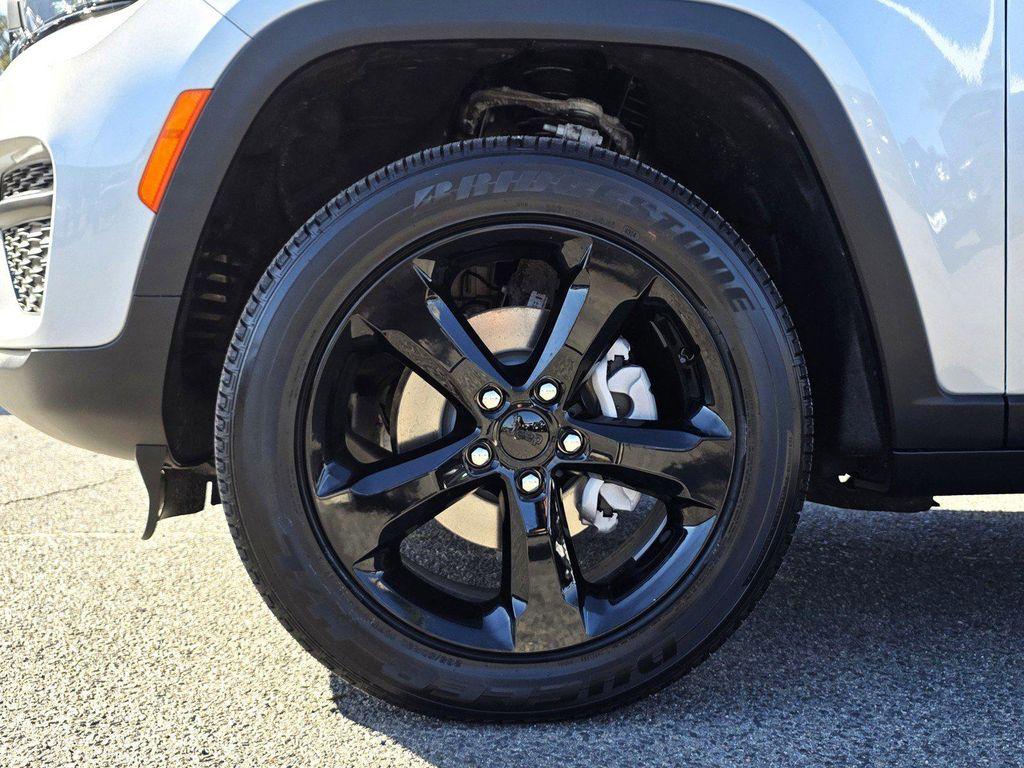 new 2025 Jeep Grand Cherokee car, priced at $37,900