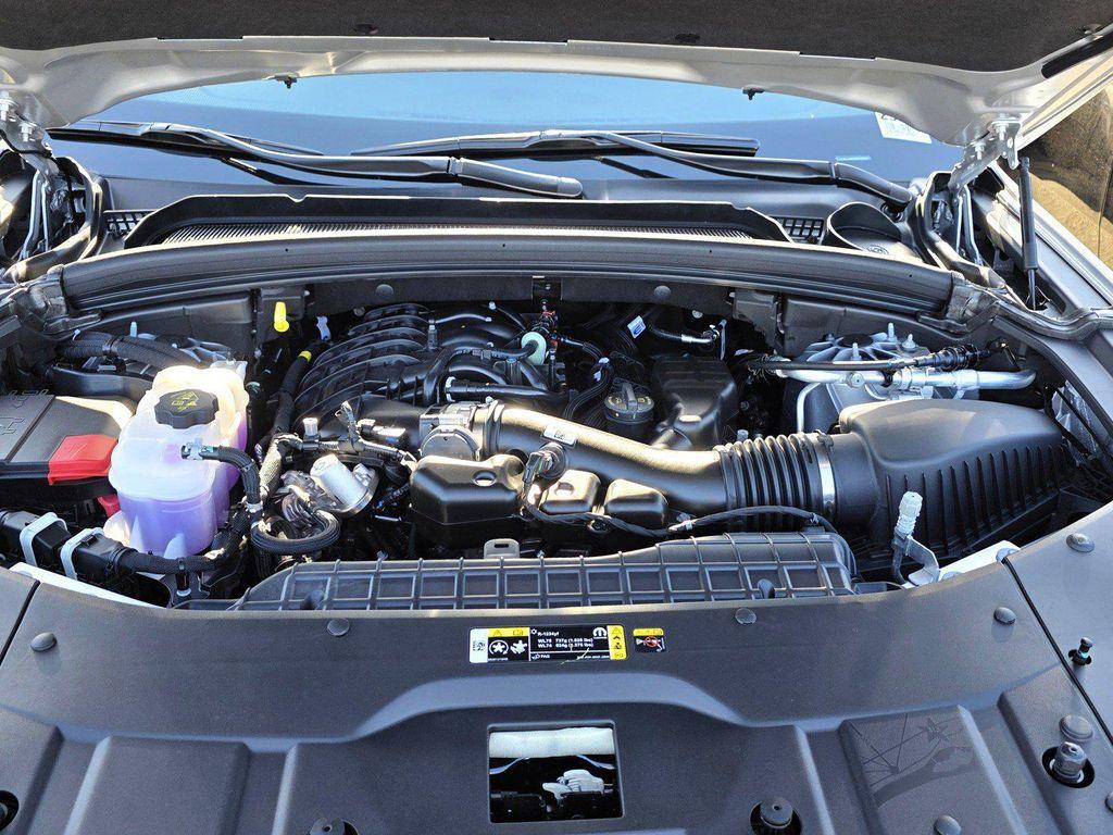 new 2025 Jeep Grand Cherokee car, priced at $37,900