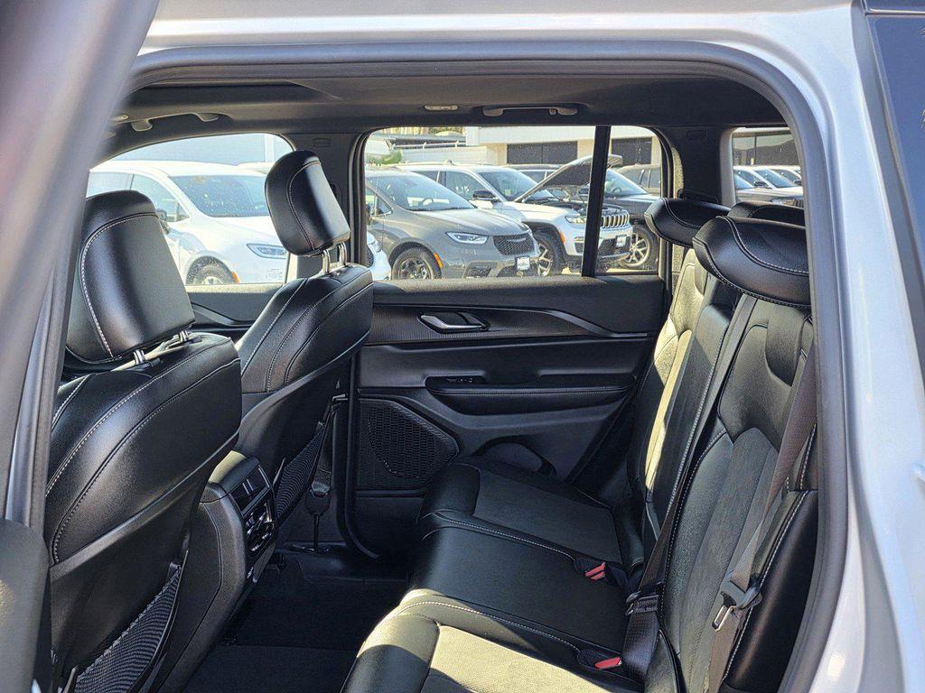 new 2025 Jeep Grand Cherokee car, priced at $37,900