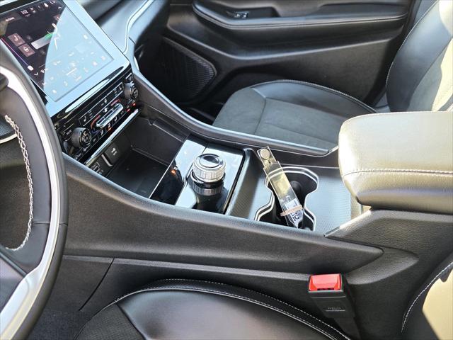 new 2025 Jeep Grand Cherokee car, priced at $42,700