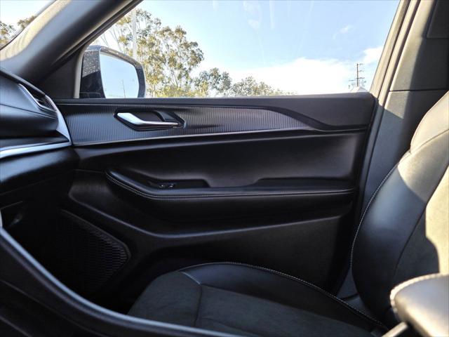 new 2025 Jeep Grand Cherokee car, priced at $42,700