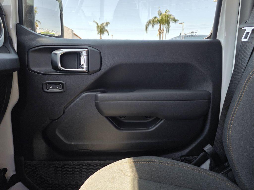 new 2025 Jeep Wrangler car, priced at $42,085