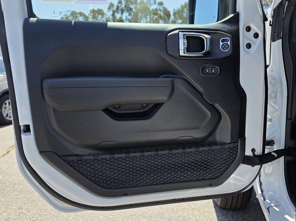 new 2025 Jeep Wrangler car, priced at $42,085