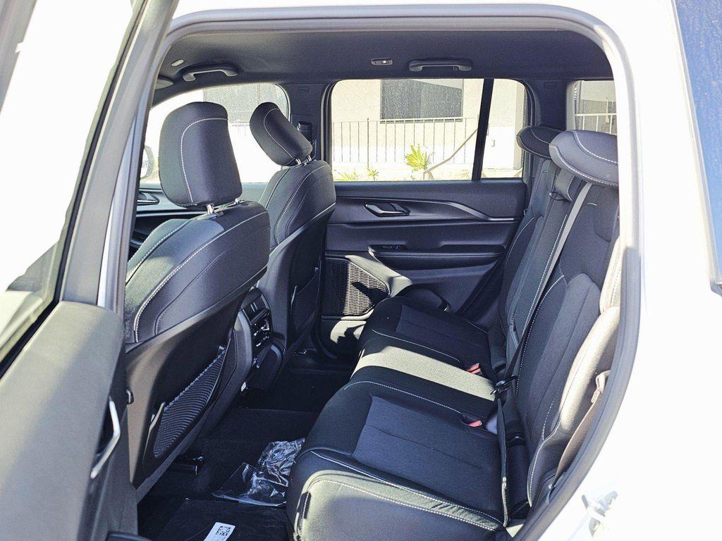 new 2025 Jeep Grand Cherokee car, priced at $37,900
