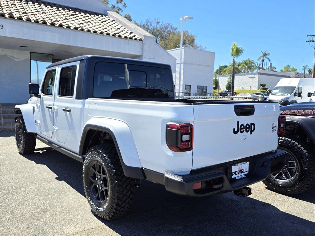 new 2025 Jeep Gladiator car, priced at $46,900