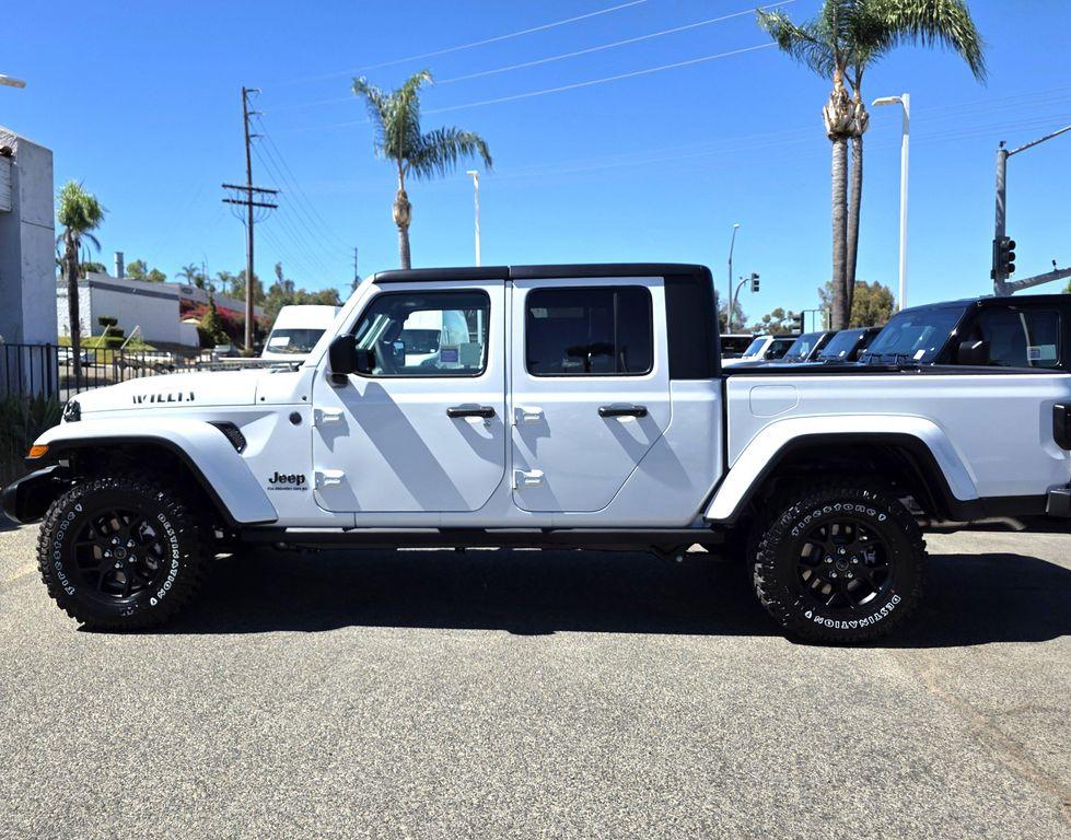 new 2025 Jeep Gladiator car, priced at $46,900
