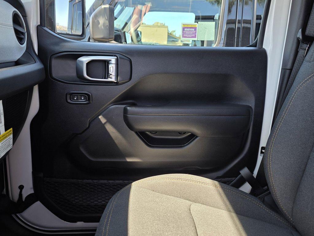 new 2025 Jeep Gladiator car, priced at $46,900