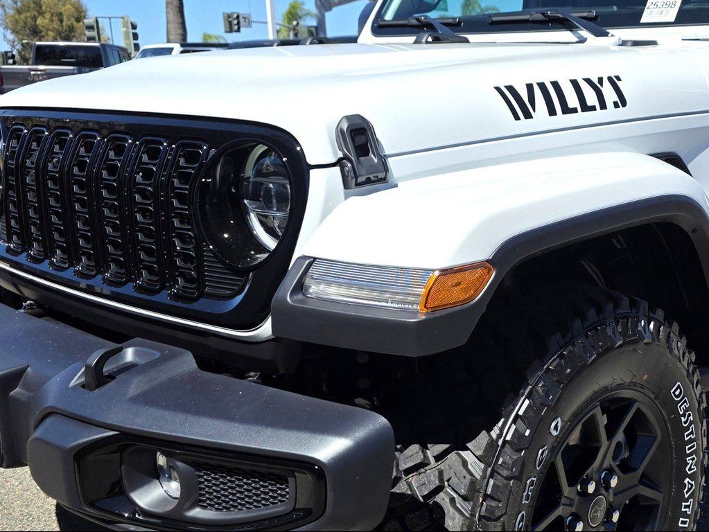 new 2025 Jeep Gladiator car, priced at $46,900