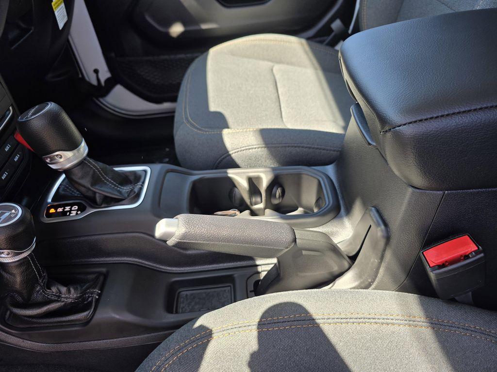 new 2025 Jeep Gladiator car, priced at $46,900