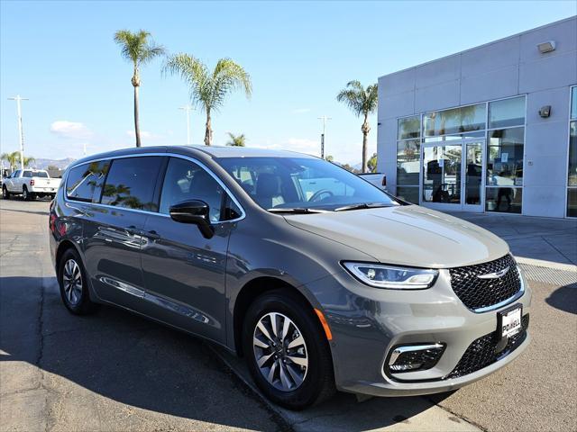 new 2025 Chrysler Pacifica Hybrid car, priced at $38,500