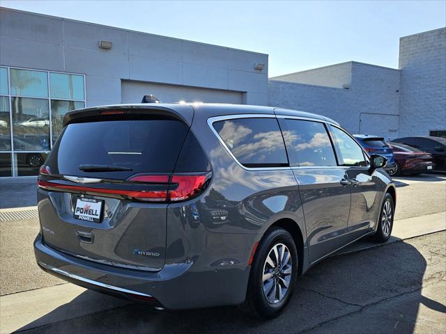 new 2025 Chrysler Pacifica Hybrid car, priced at $38,500