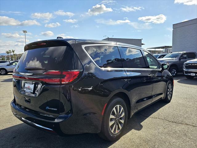 new 2025 Chrysler Pacifica Hybrid car, priced at $37,900