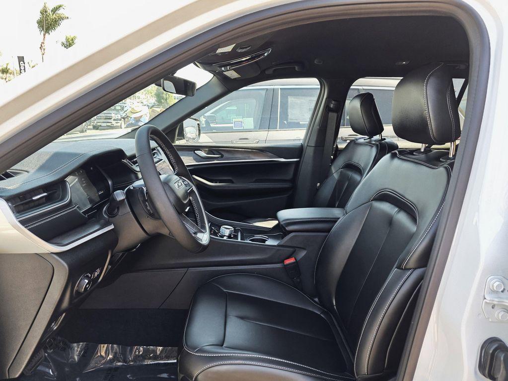 new 2025 Jeep Grand Cherokee L car, priced at $44,900