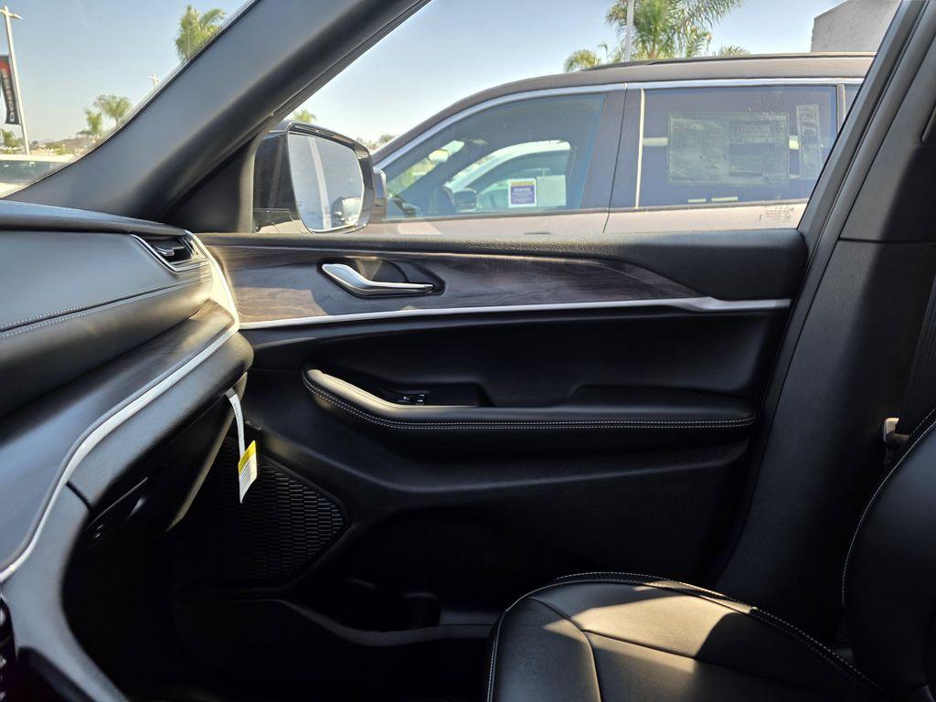 new 2025 Jeep Grand Cherokee L car, priced at $44,900