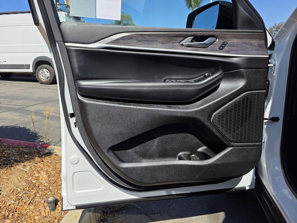 new 2025 Jeep Grand Cherokee L car, priced at $44,900