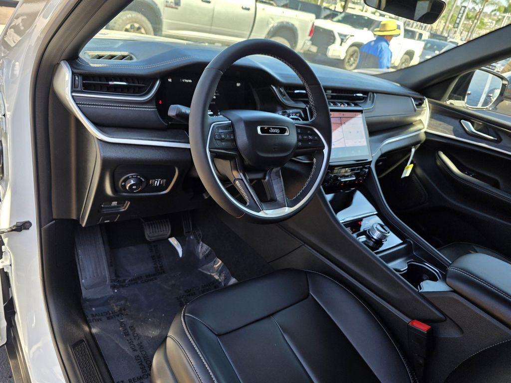 new 2025 Jeep Grand Cherokee L car, priced at $44,900