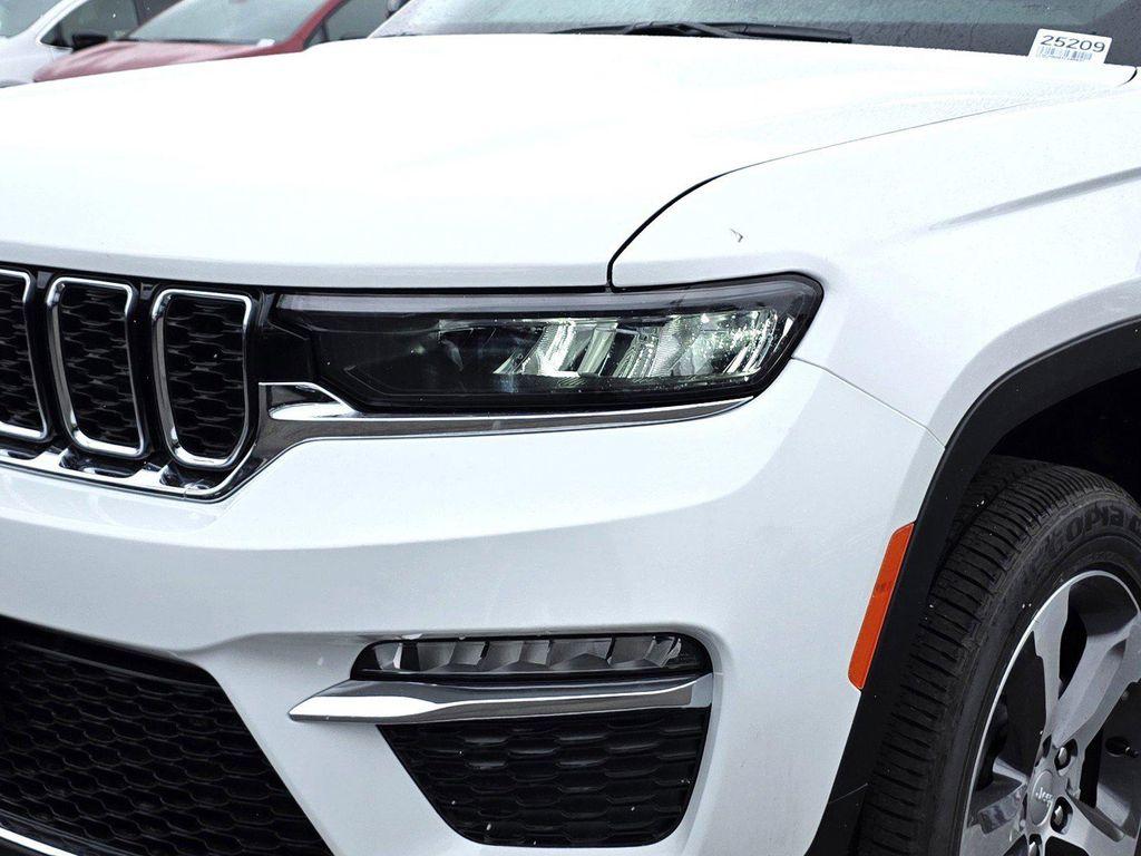 new 2025 Jeep Grand Cherokee car, priced at $44,900