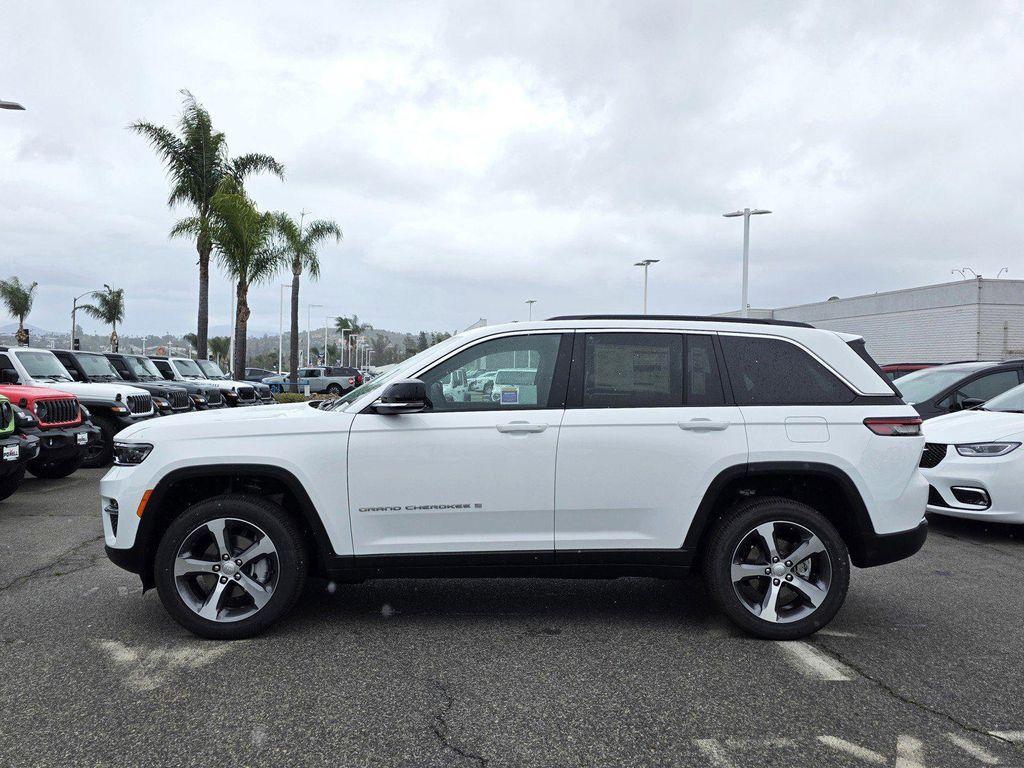 new 2025 Jeep Grand Cherokee car, priced at $44,900