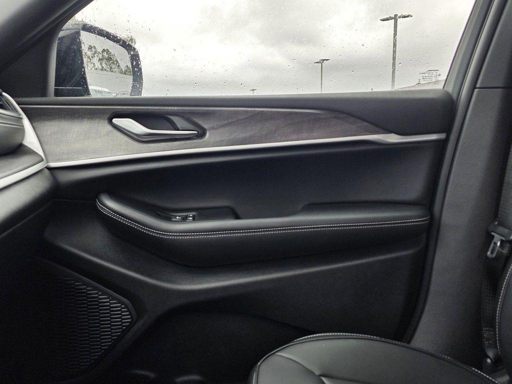 new 2025 Jeep Grand Cherokee car, priced at $44,900