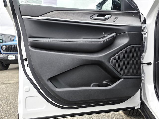 new 2025 Jeep Grand Cherokee car, priced at $46,900