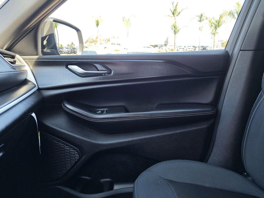 new 2025 Jeep Grand Cherokee L car, priced at $31,900