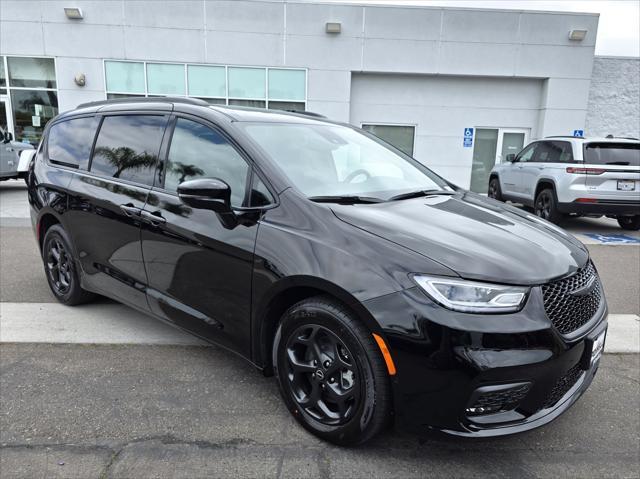 new 2025 Chrysler Pacifica Hybrid car, priced at $45,900