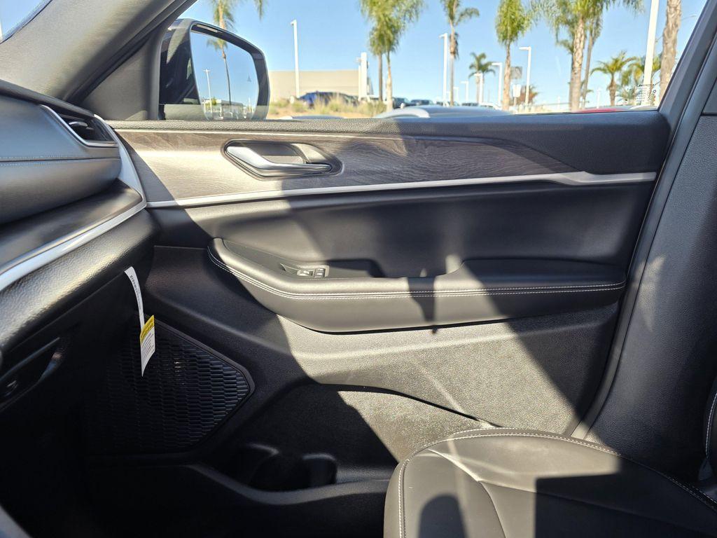 new 2025 Jeep Grand Cherokee L car, priced at $41,900