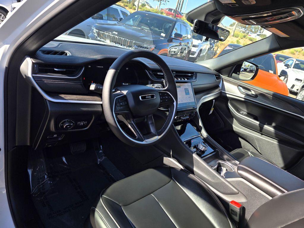 new 2025 Jeep Grand Cherokee L car, priced at $41,900