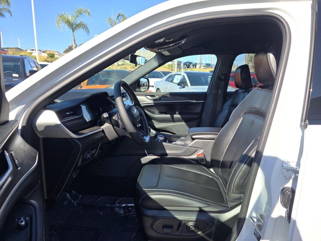 new 2025 Jeep Grand Cherokee L car, priced at $41,900