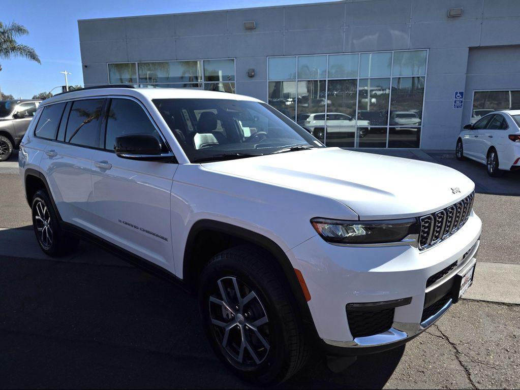 new 2025 Jeep Grand Cherokee L car, priced at $41,900