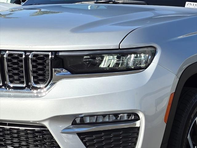 new 2025 Jeep Grand Cherokee car, priced at $42,900