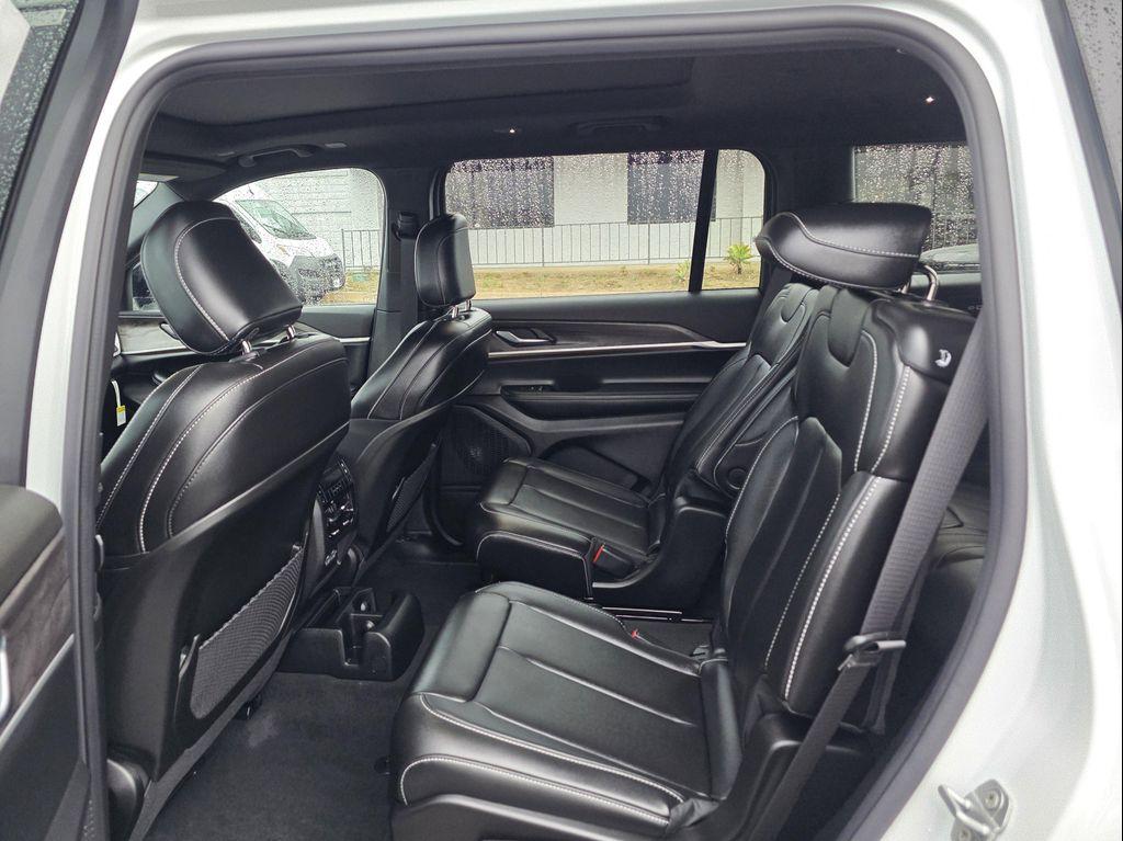 new 2025 Jeep Grand Cherokee L car, priced at $43,900