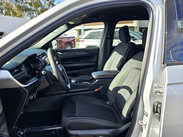 new 2025 Jeep Grand Cherokee car, priced at $34,400