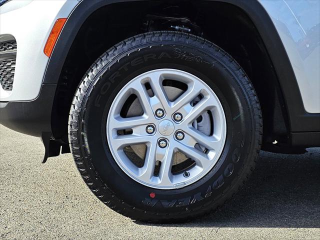 new 2025 Jeep Grand Cherokee car, priced at $34,400