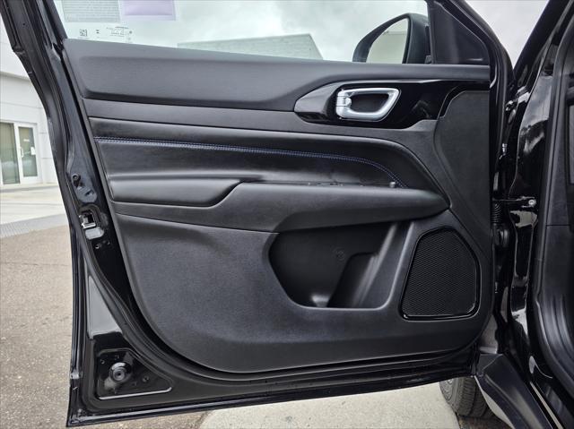 new 2025 Jeep Compass car, priced at $28,900