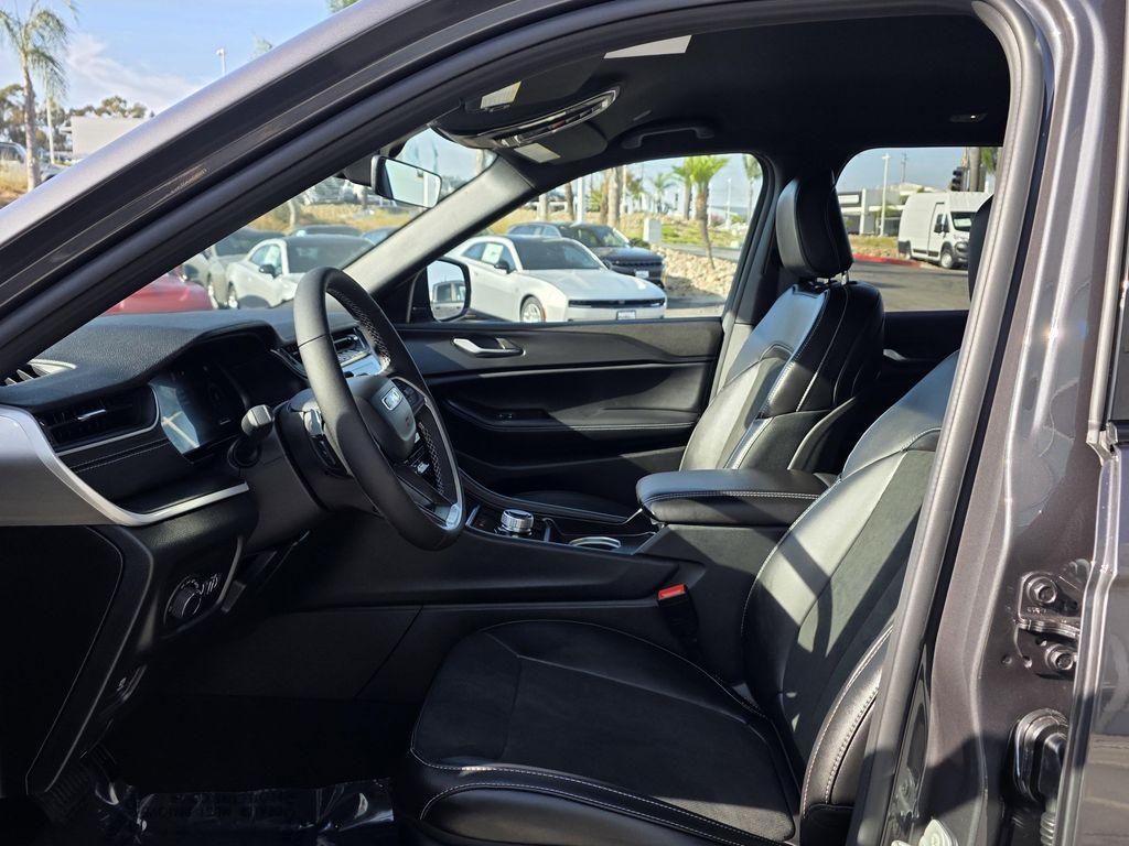 new 2025 Jeep Grand Cherokee car, priced at $36,980