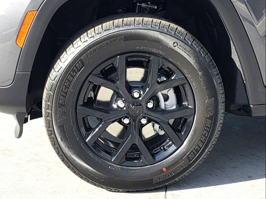 new 2025 Jeep Grand Cherokee car, priced at $36,980