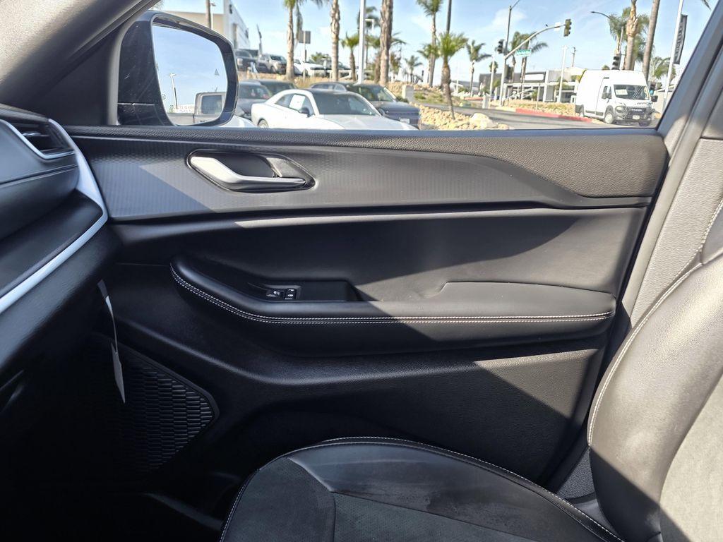 new 2025 Jeep Grand Cherokee car, priced at $36,980