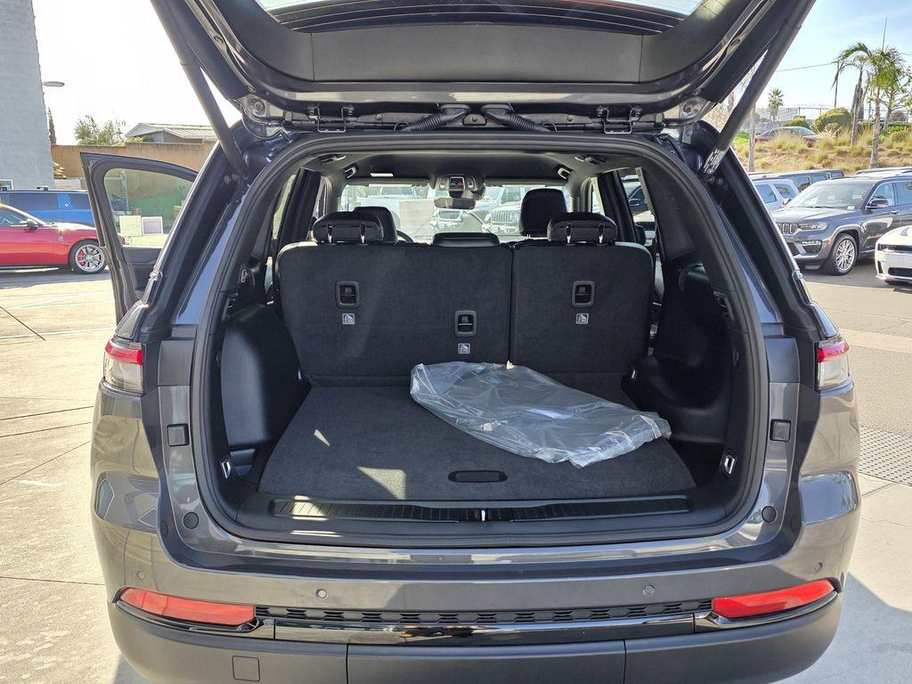 new 2025 Jeep Grand Cherokee car, priced at $36,980