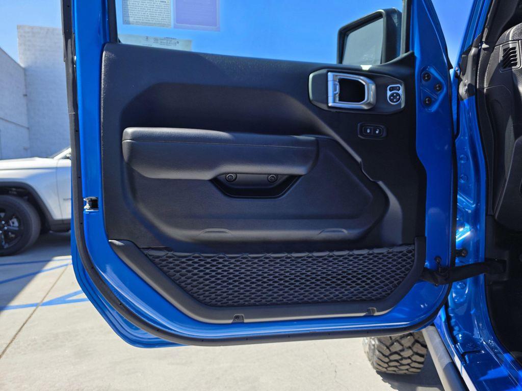 new 2025 Jeep Gladiator car, priced at $45,400