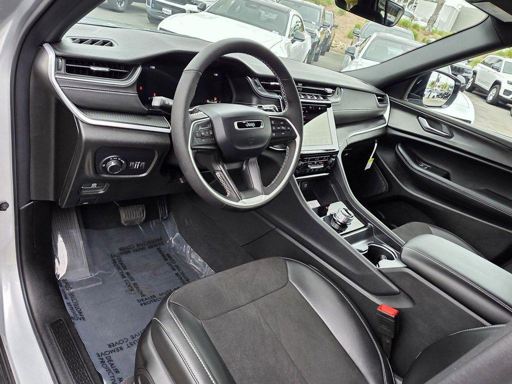 new 2025 Jeep Grand Cherokee L car, priced at $41,900