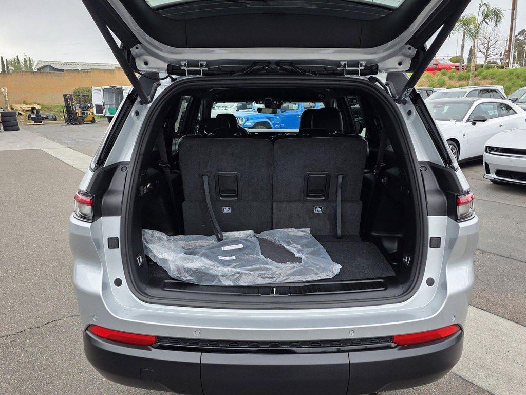 new 2025 Jeep Grand Cherokee L car, priced at $41,900