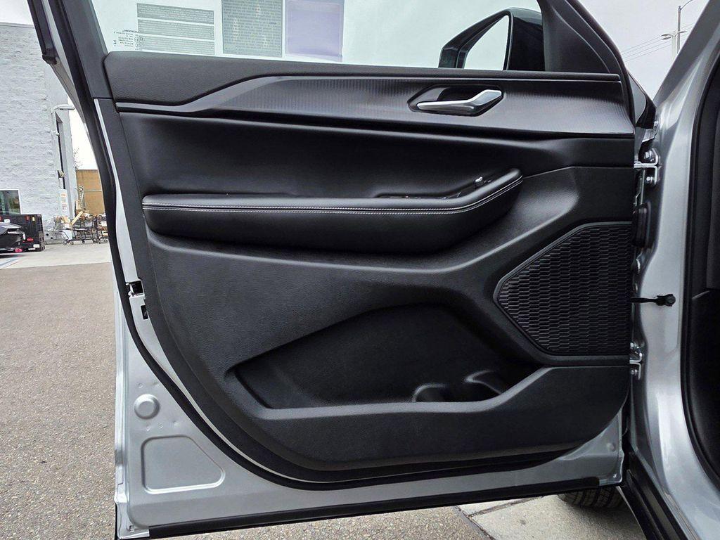 new 2025 Jeep Grand Cherokee L car, priced at $41,900