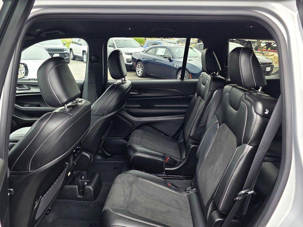 new 2025 Jeep Grand Cherokee L car, priced at $41,900