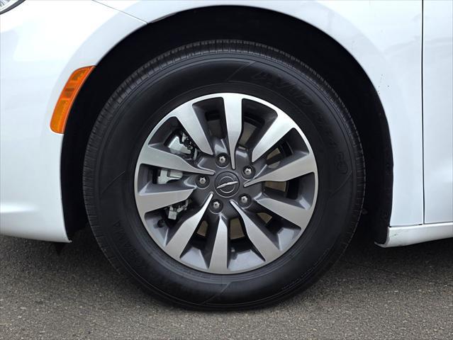 used 2024 Chrysler Pacifica Hybrid car, priced at $36,900